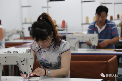 普安縣青山鎮:工廠建在家門口 &ldquo;袋&rdquo;動就業促增收